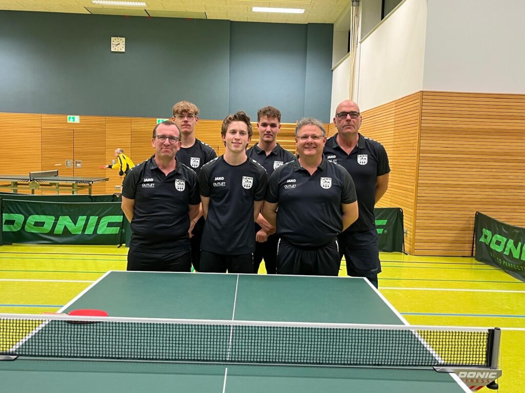 auf dem Foto sind die Herren 2 zu sehen. Von links nach rechts: Marcus Ziegler, Raphael Volkert, Nicolas Rummel, Mattis Fernandez-Weidner, Toni Celerino und Klaus Volkert